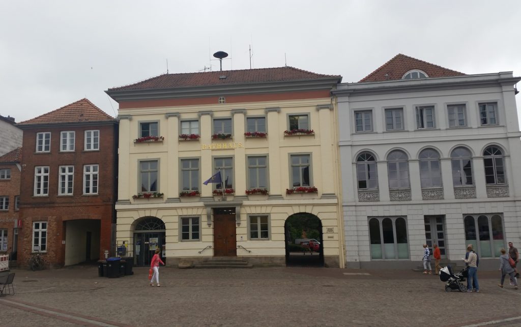 Frühling in Eutin 1 Eutin Marktplatz Rathaus