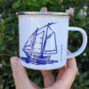 Maritime Emaille-Tasse "Segelboot"
